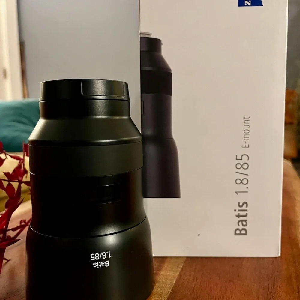 Sony E-Mount Zeiss 85mm f/1.8 Batis Lens FULL FRAME